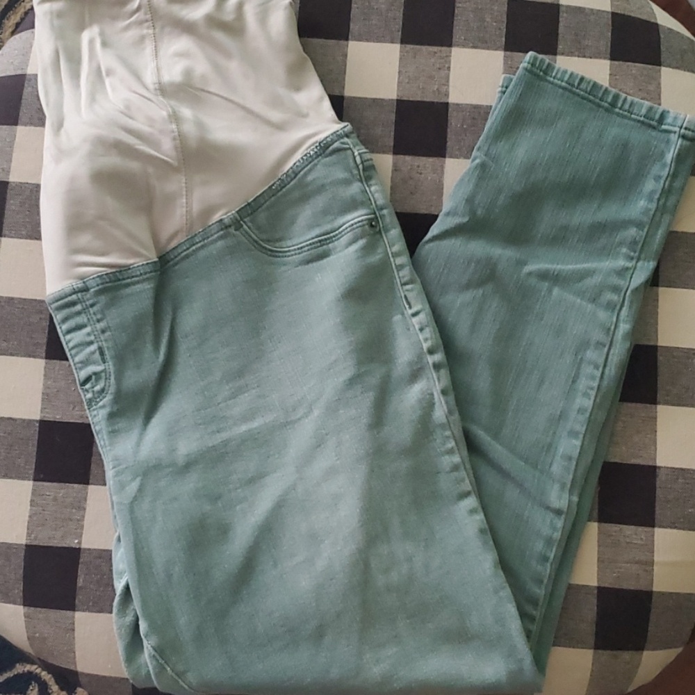 Maternity jeans-16- with low back on belly panel
